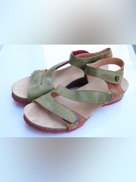 Think! Dumia sandals